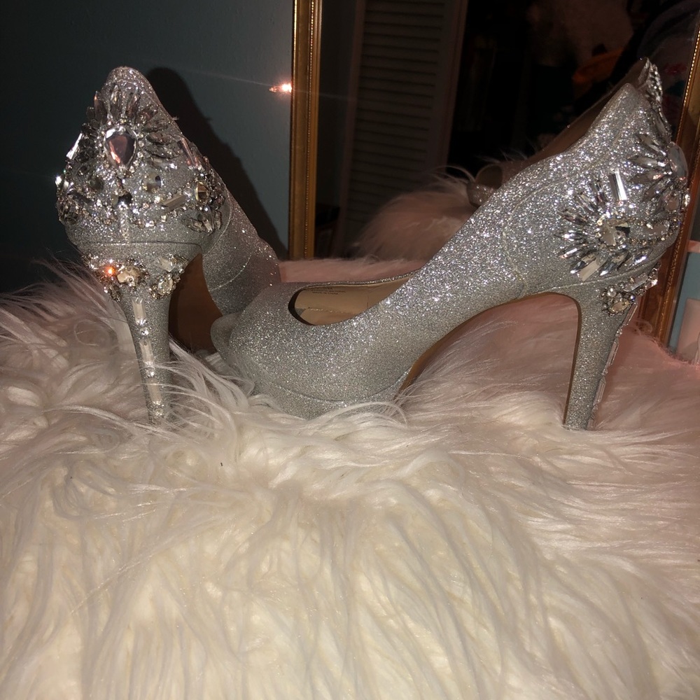 STUNNING sz 7.5 Gianni Bini Heels (Worn Once!)